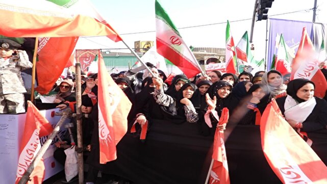 برگزاری مراسم راهپیمایی دختران جانفدای ایران در خیابان انقلاب تهران