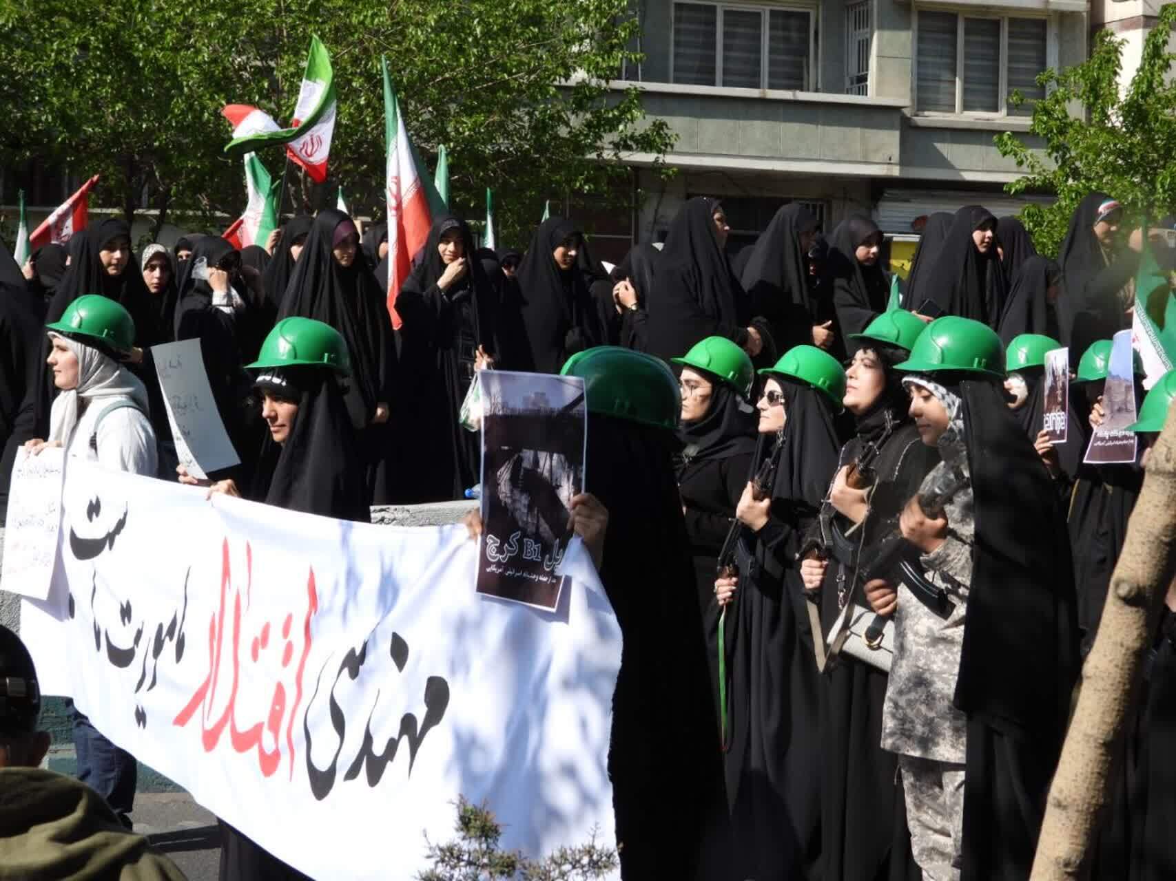 مراسم راهپیمایی دختران جانفدای ایران در خیابان انقلاب تهران