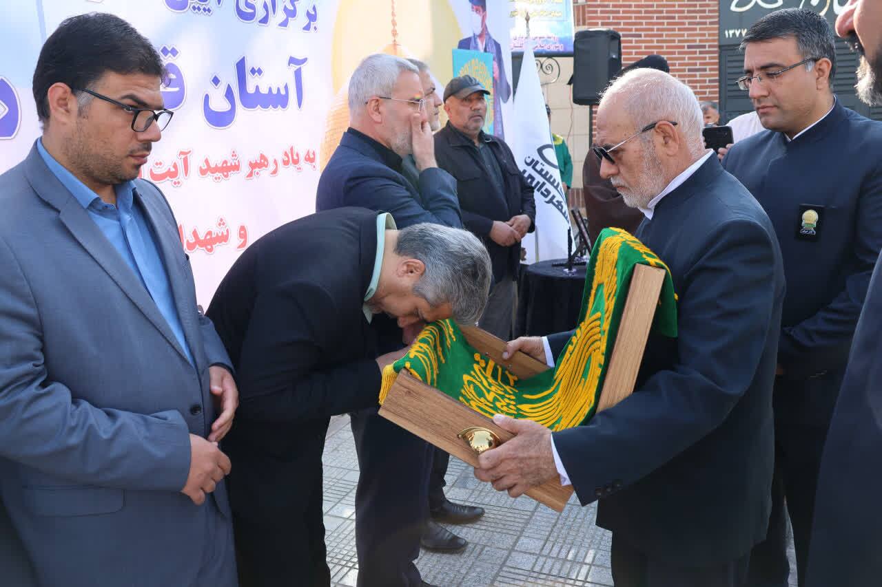 عطر حرم رضوی با اهتزاز پرچم امام رضا(ع) در شهر گلستان پیچید