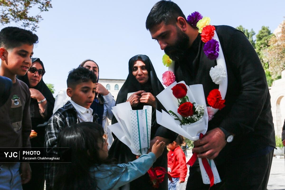 میمندِ فیروزآباد سرزمین گل و گلاب ایران