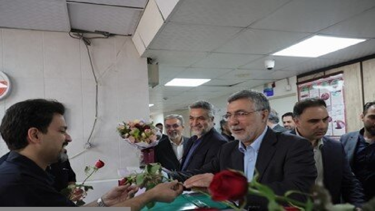 قدردانی از کادر سلامت ارتش/ وزیر بهداشت به عیادت مجروحان نیروی دریایی رفت