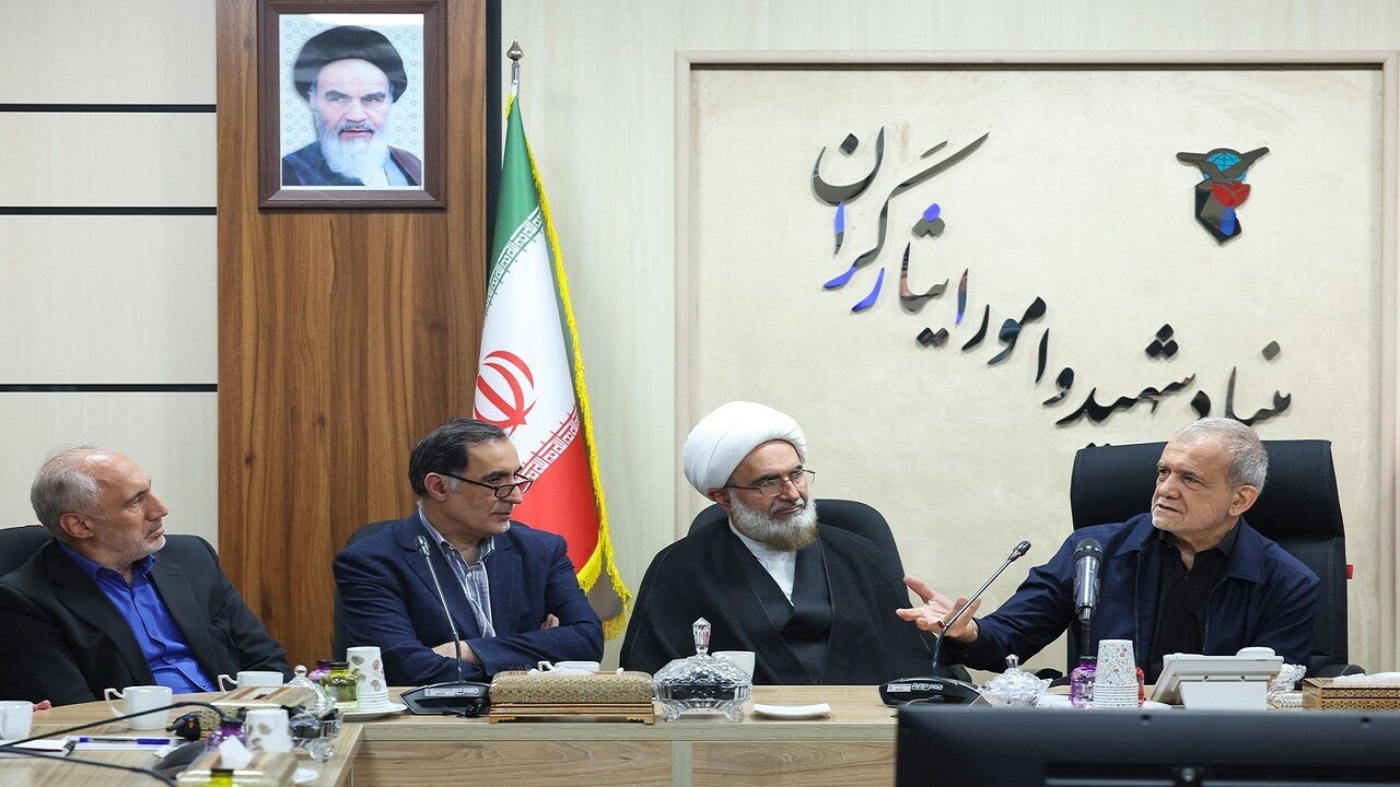 پزشکیان: حمایت از خانواده شهدا و ایثارگران، به عنوان یک اولویت دائمی باقی بماند