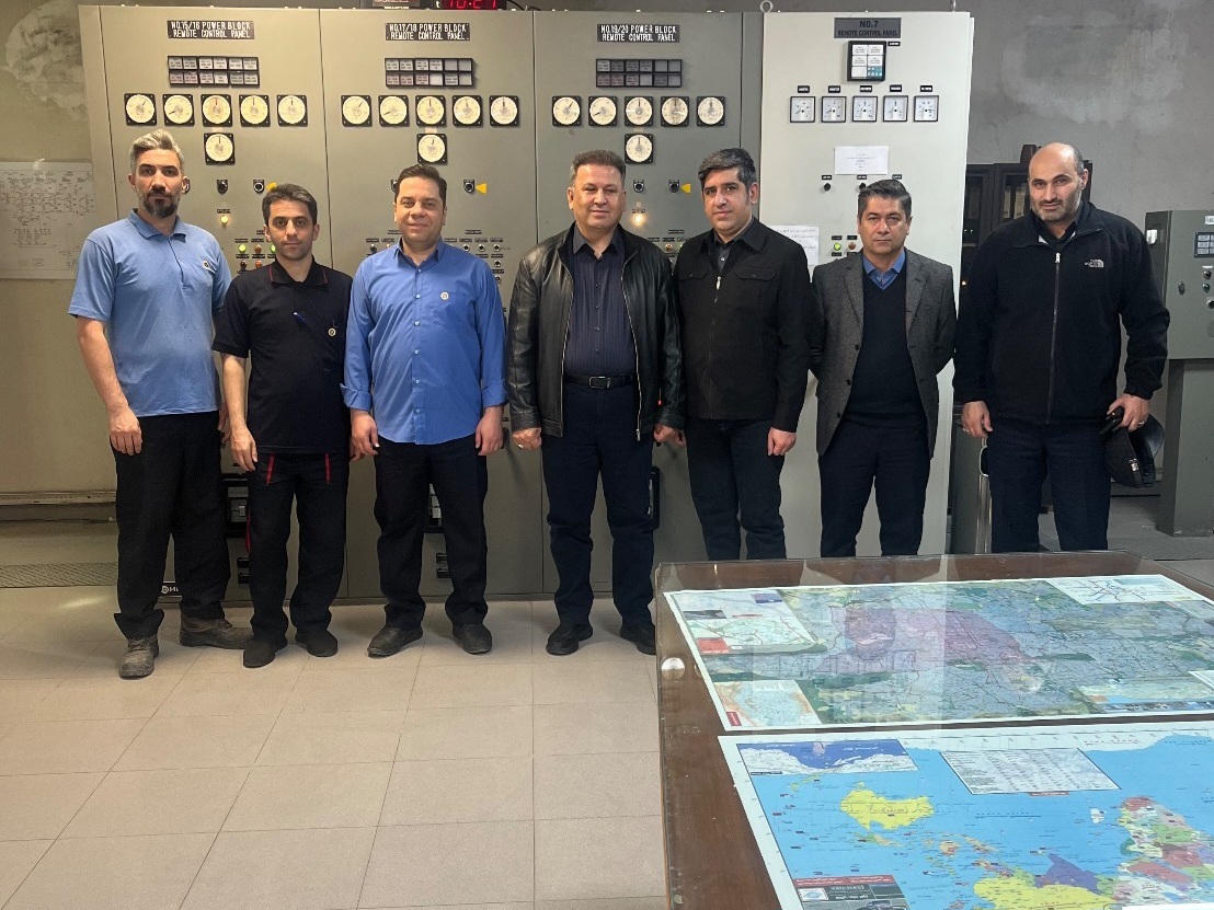 پیشرفت تعمیرات نیروگاهی/ کارکنان نیروگاه‌ها در صف مقدم تولید در حال انجام وظیفه هستند