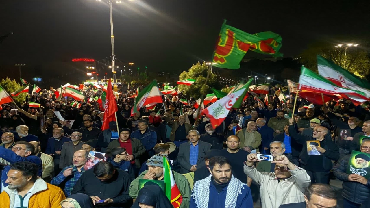 تصاویری از تجدید بیعت مردم انقلابی شهرک دولت آباد شهرری با سومین رهبر انقلاب