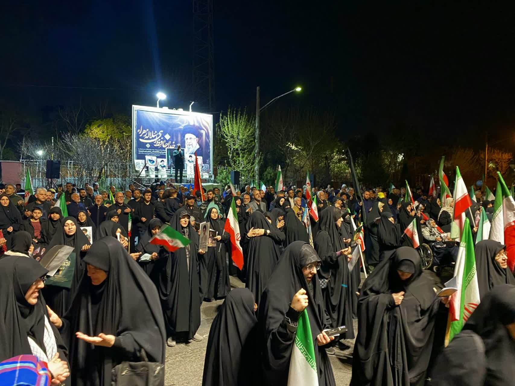 تصاویری از تجدید بیعت مردم انقلابی شهرک دولت آباد شهرری با سومین رهبر انقلاب