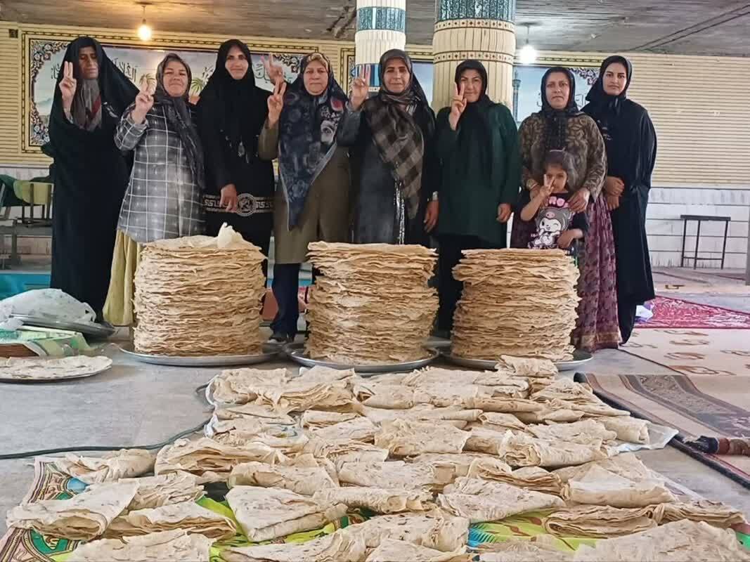 پخت نان سنتی برای پشتیبانی نیروهای مأموریتی در فیروزآباد