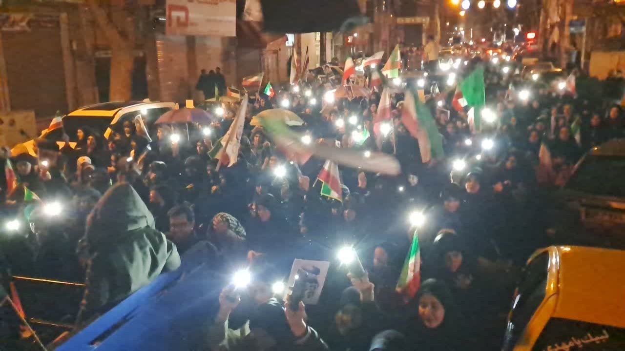 اجتماع بزرگ مردم انقلابی خوی در خونخواهی رهبر شهید وبیعت با رهبر معظم انقلاب + عکس