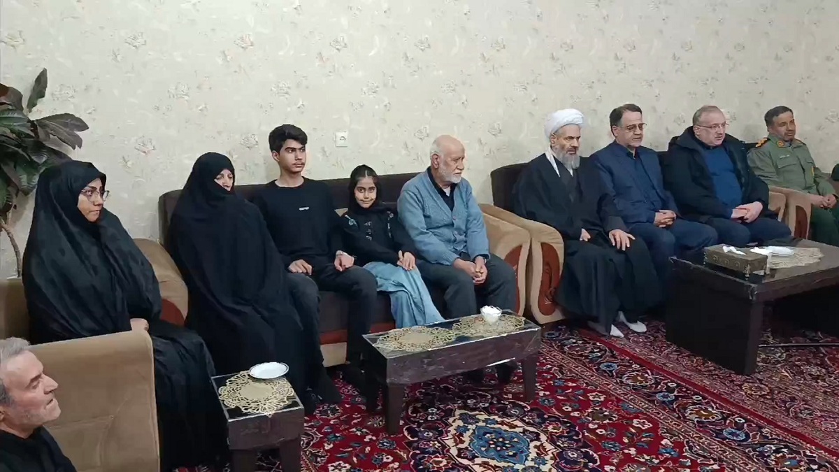 باشگاه خبرنگاران -دیدار مسئولان مراغه با خانواده های شهدای جنگ رمضان