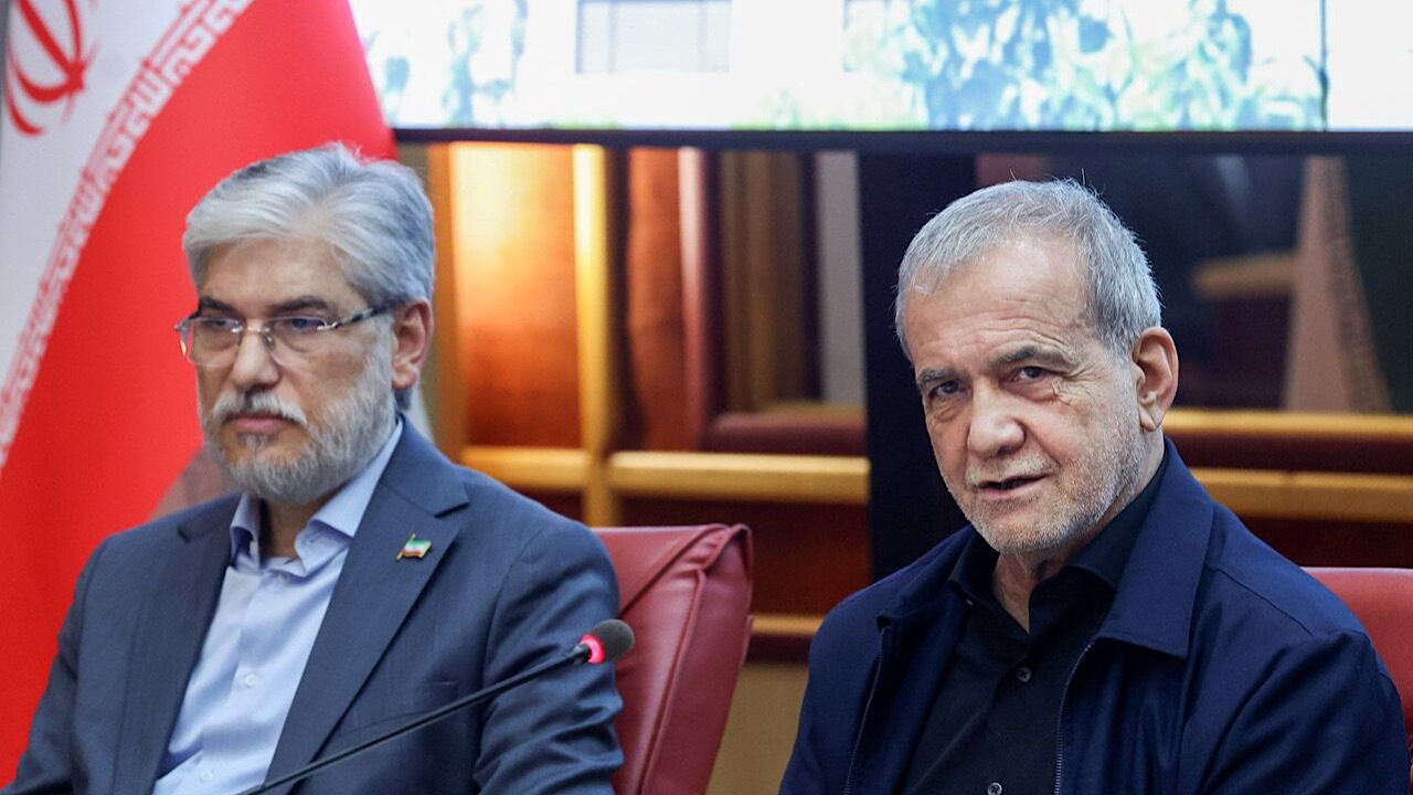 پزشکیان: افتخارات کشور مرهون دانشمندان است