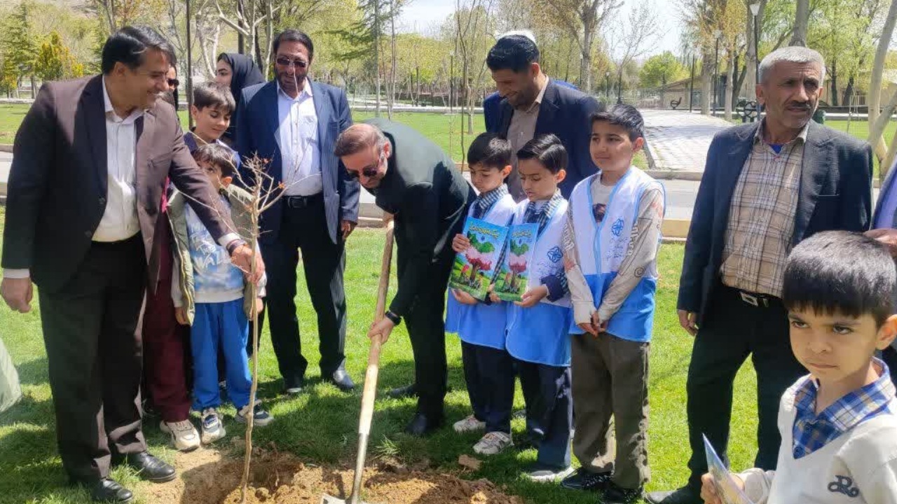 بوستان صولت شهرکرد میزبان معلمان + تصاویر