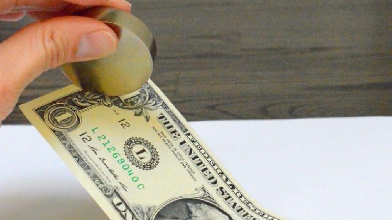 کشف بیش از ۲۷۵ هزار یورو و دلار تقلبی در الیگودرز