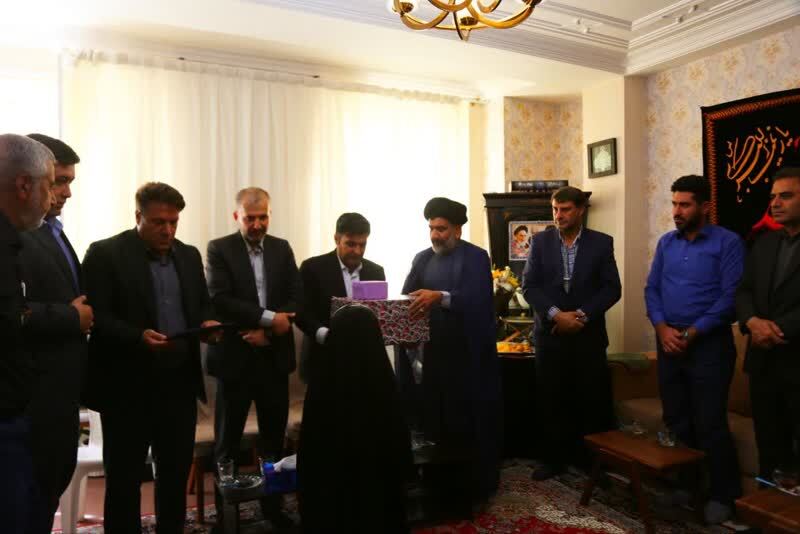 تکریم دختران شهدای جنگ رمضان در صدرا