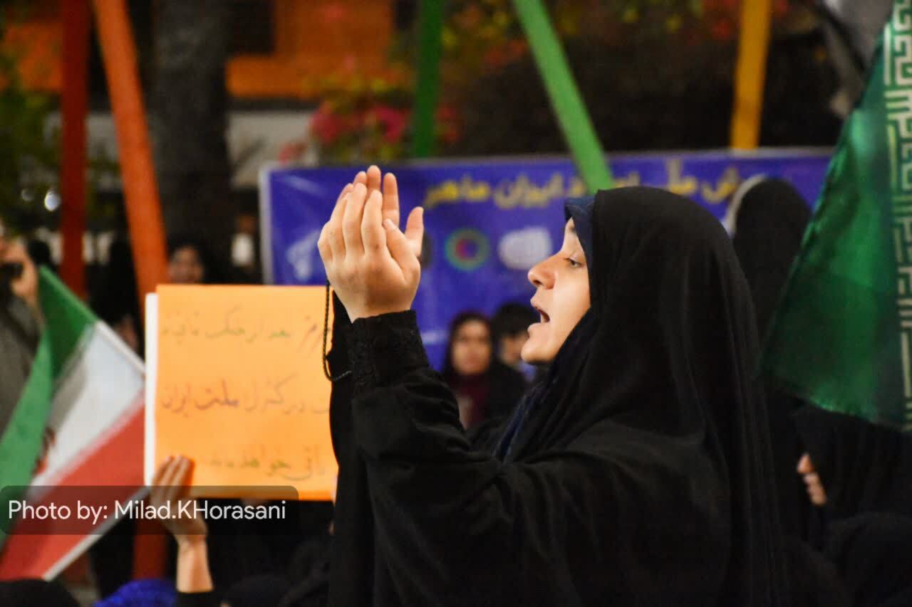 پنجاهمین شب میدان داری مردم بهبهان با حضور دختران انقلاب
