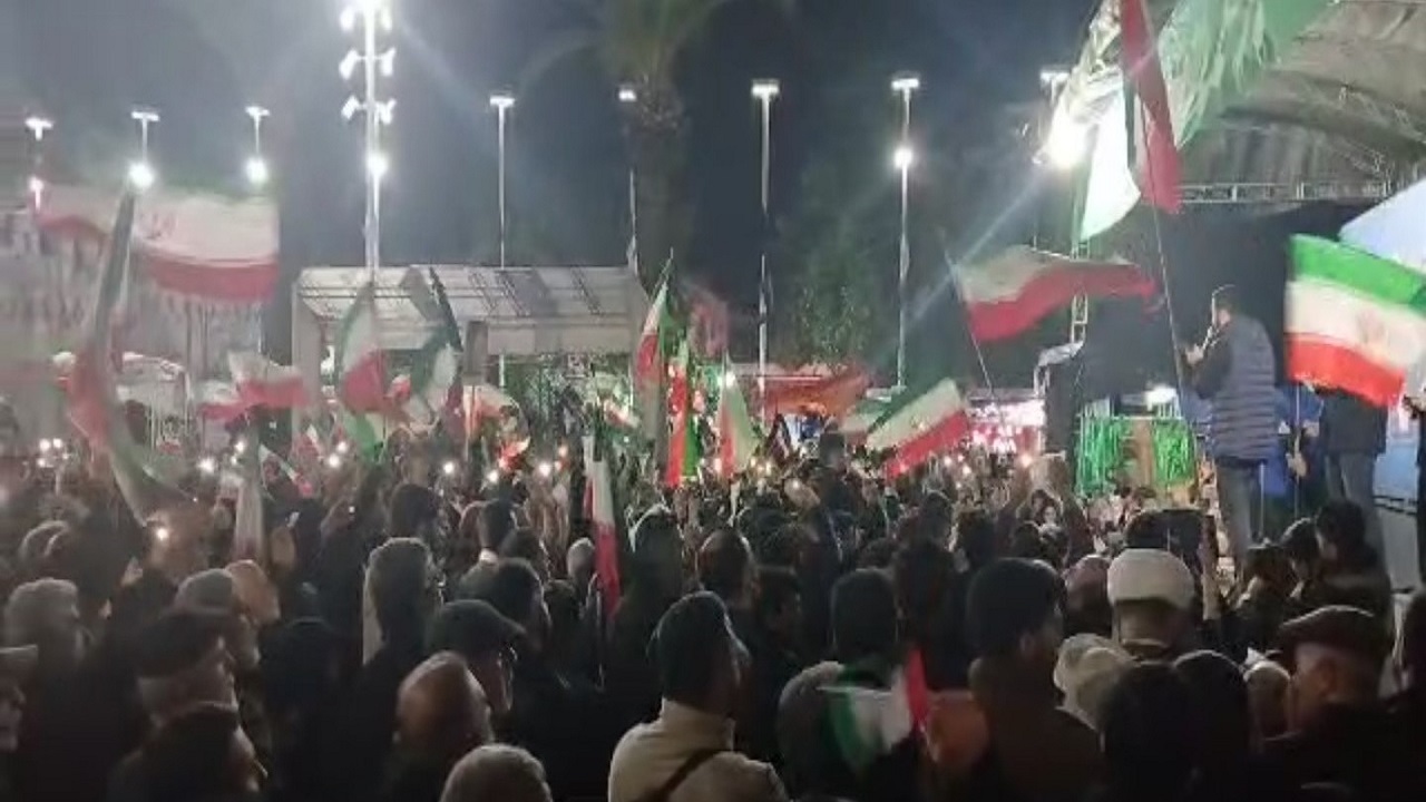 فریاد مرگ بر آمریکا در بیست و سومین شب دفاع مقدس مردم رشت + فیلم