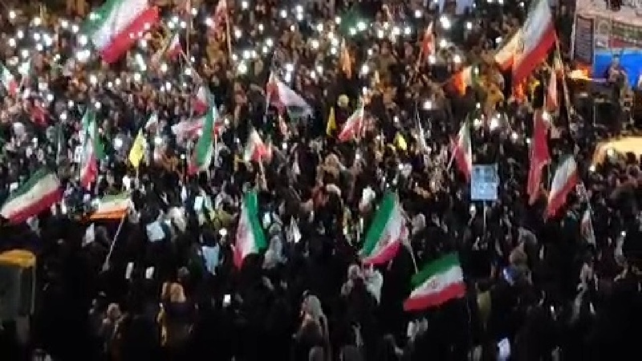 دایه دایه وقت جنگه در شب حماسی مردم نورآباد + فیلم