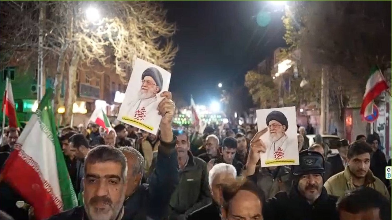 گوشه‌هایی از عاشقانه‌های نهاوندی‌ها به وطن با تجمع شبانه + فیلم