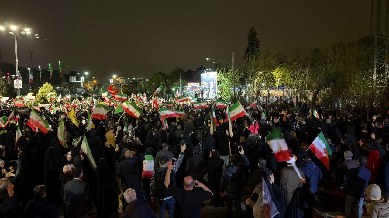 خروش با صلابت شهرک دولت آباد شهرری در حمایت از رهبری + عکس