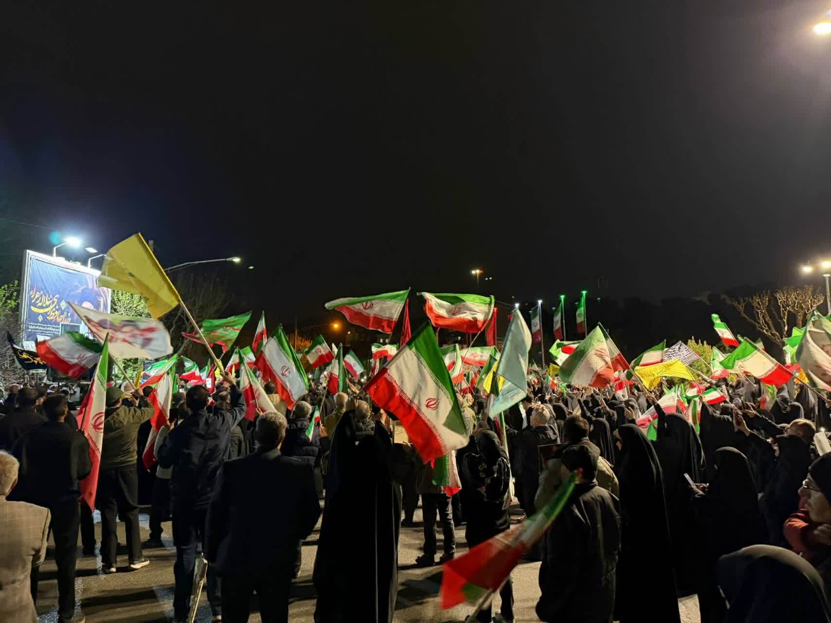 تجمع اهالی شهرک دولت آباد شهرری در حمایت از رهبری