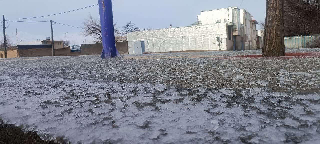 بارش برف در بوئین میاندشت به وقت بهار