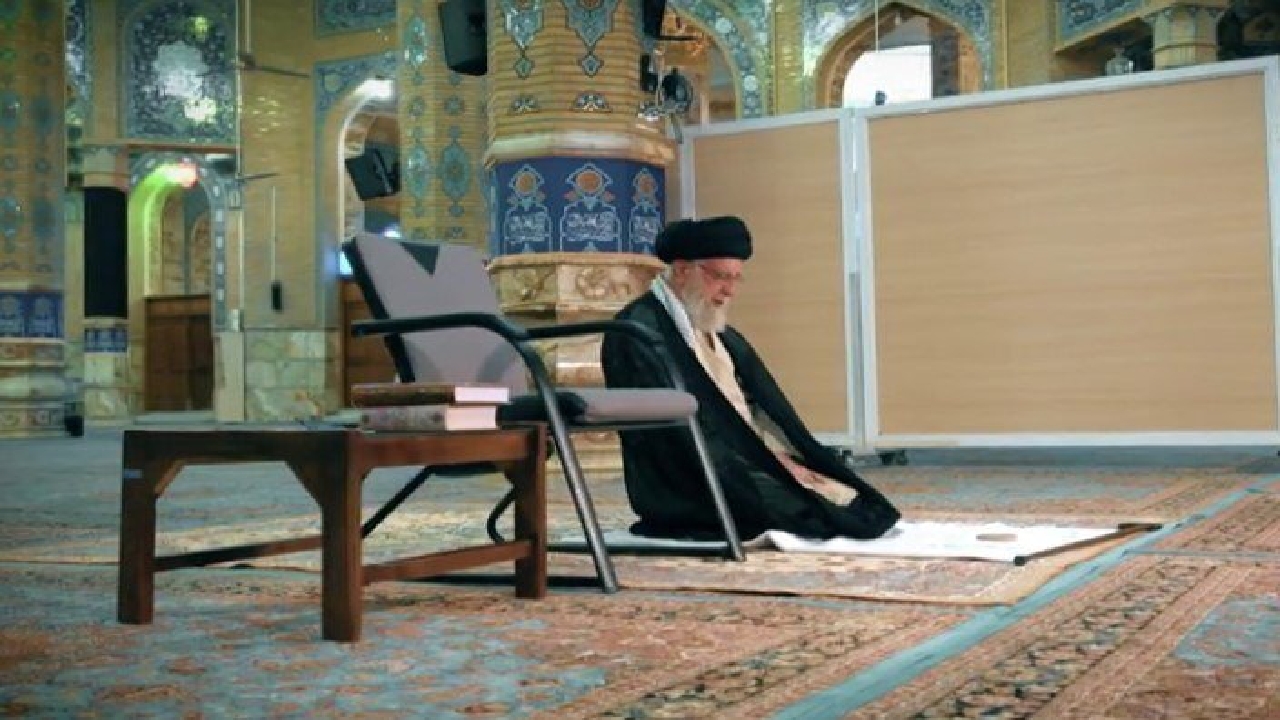 چگونه یک رهبر می‌تواند الگوی عملی و عینی اخلاق و معنویت در جامعه باشد؟