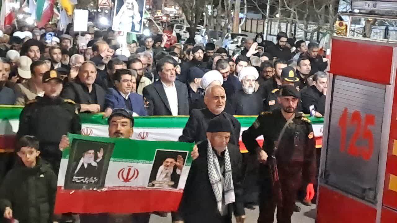 تجدید بیعت شبانه خوی&zwnj;ها در حمایت از مقام معظم رهبری