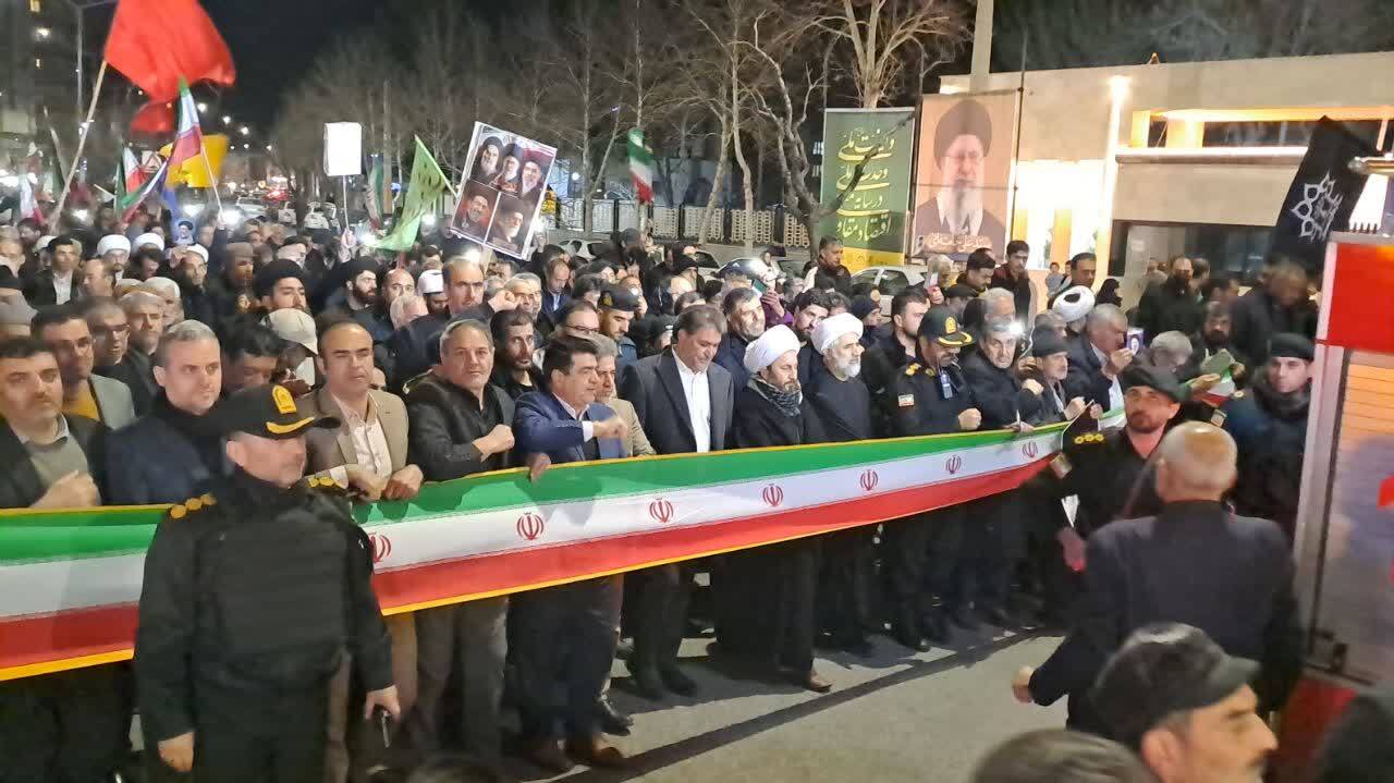 تجدید بیعت شبانه خوی&zwnj;ها در حمایت از مقام معظم رهبری