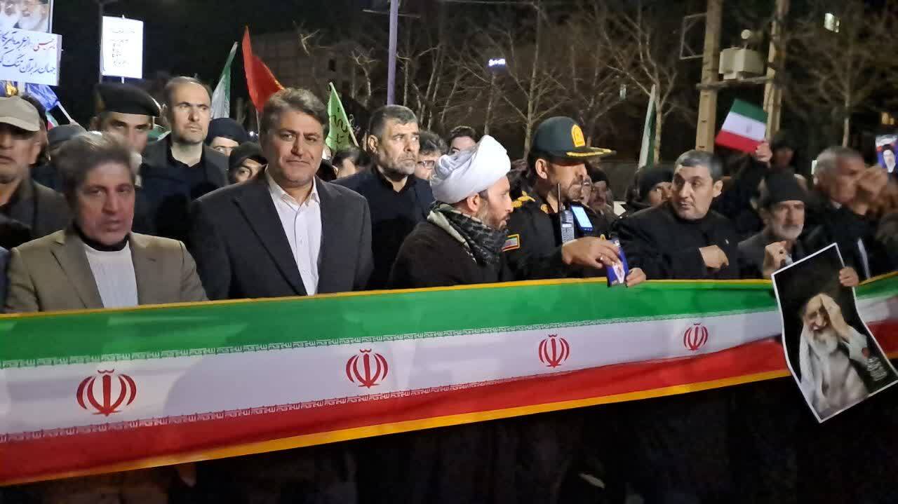 تجدید بیعت شبانه خوی&zwnj;ها در حمایت از مقام معظم رهبری