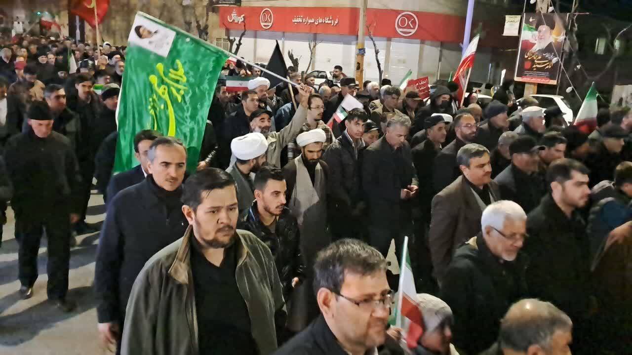 تجدید بیعت شبانه خوی&zwnj;ها در حمایت از مقام معظم رهبری