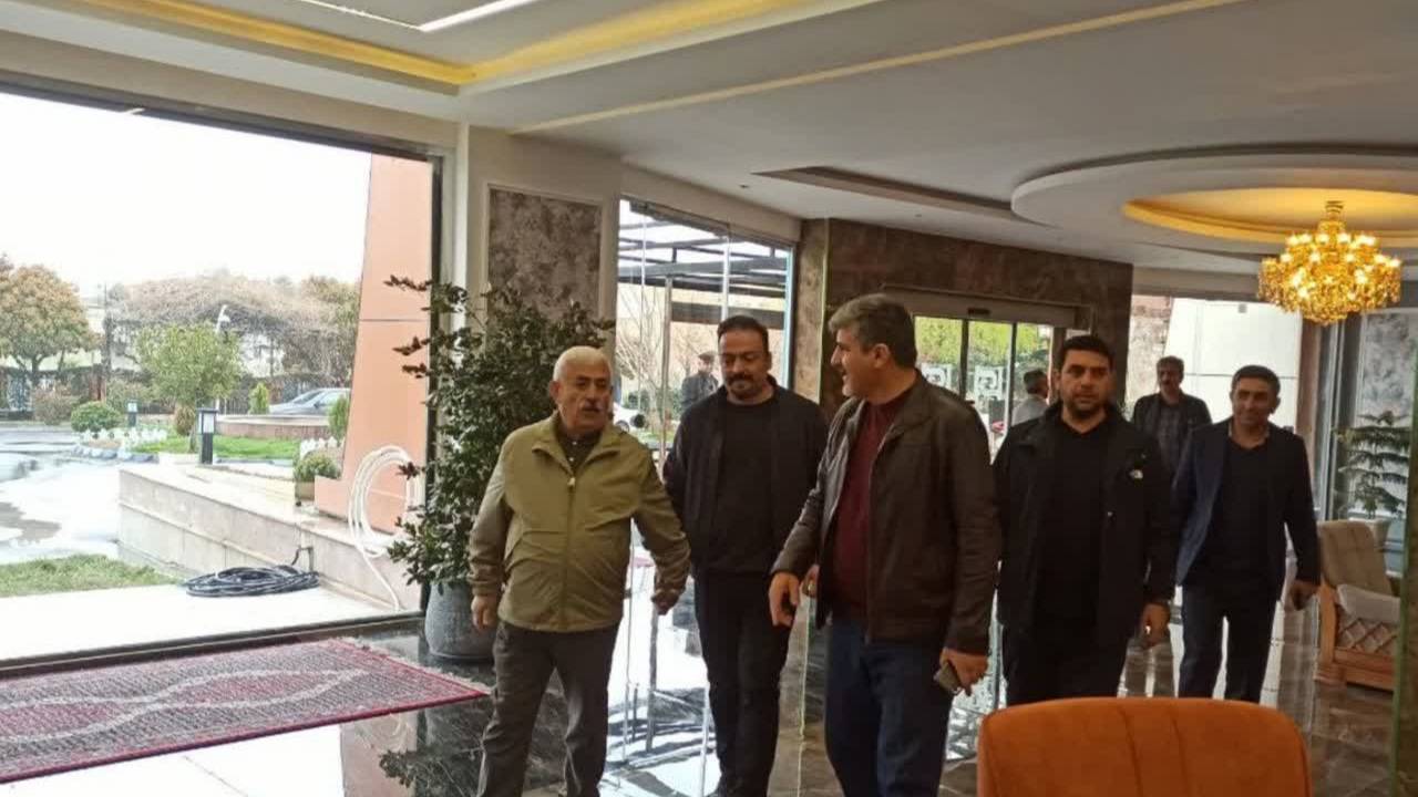 بسیج امکانات برای خدمت‌رسانی به مسافران استان‌های درگیر جنگ در کردستان/ تلاش اعضای ستاد خدمات سفر ستودنی است