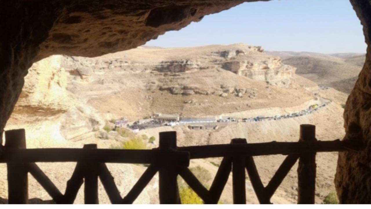 فعالیت غار باستانی کرفتو و قلعه باستانی زیویه برای بازدید مسافران نوروزی