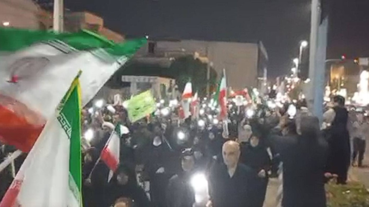 تجدید بیعت شبانه اهوازی‌ها در حمایت از مقام معظم رهبری + عکس