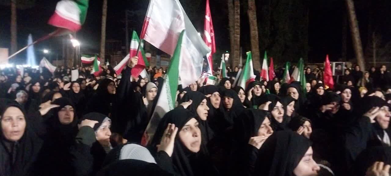 حضور عروس و داماد انقلابی در اجتماع مردمی خلیل آباد