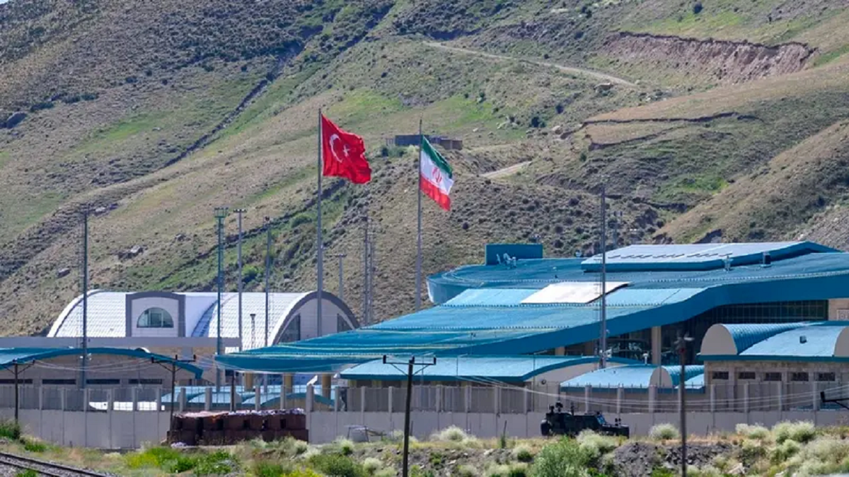 باشگاه خبرنگاران -ادعای مقام حزب حاکم ترکیه: آنکارا در حال انتقال پیام بین ایران و آمریکاست