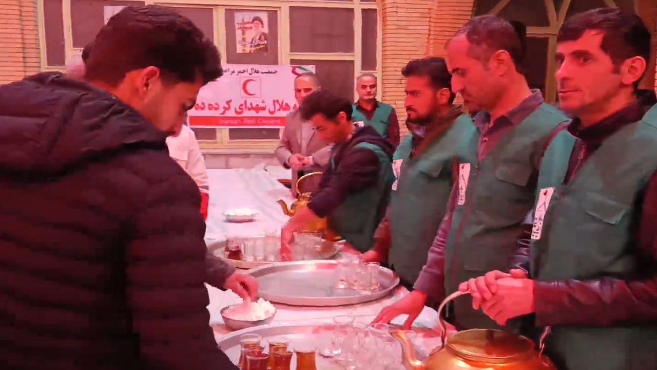 توزیع۱۳۰۰ وعده غذایی نذری به همت اهالی روستای کردده در مراغه 