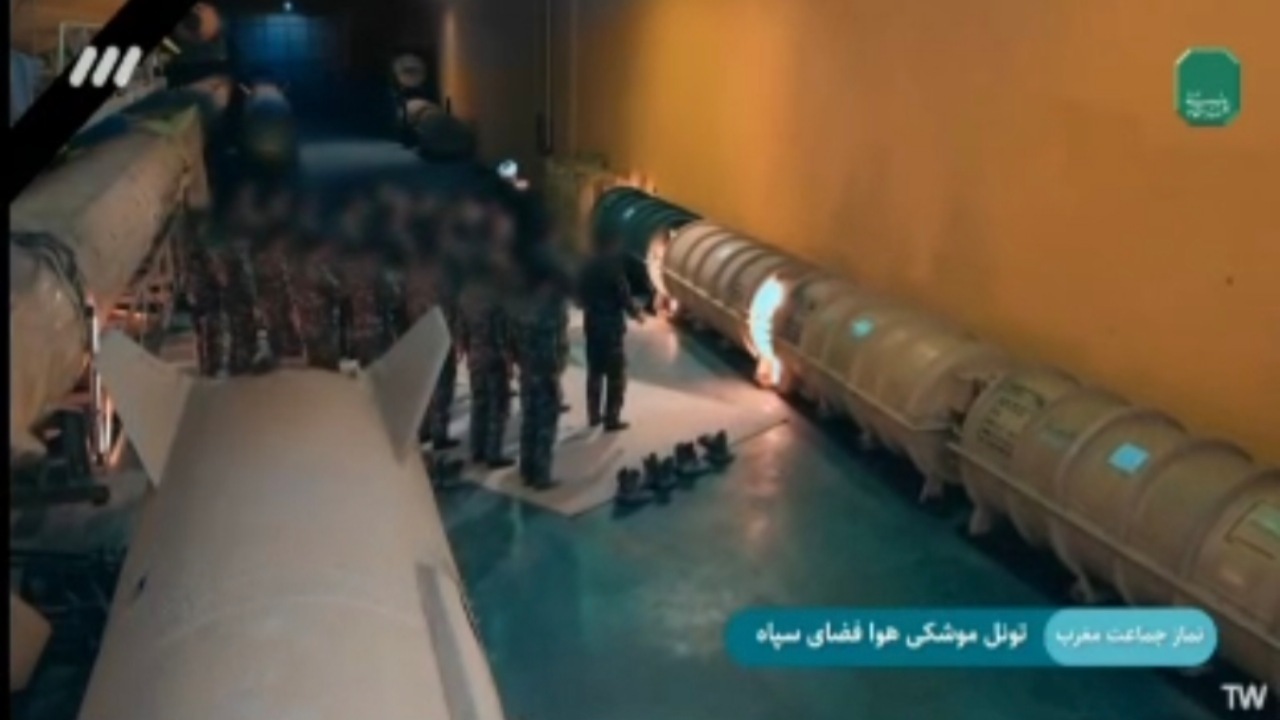 اقامه نماز جماعت در تونل موشکی نیروی هوافضای سپاه پاسداران + فیلم