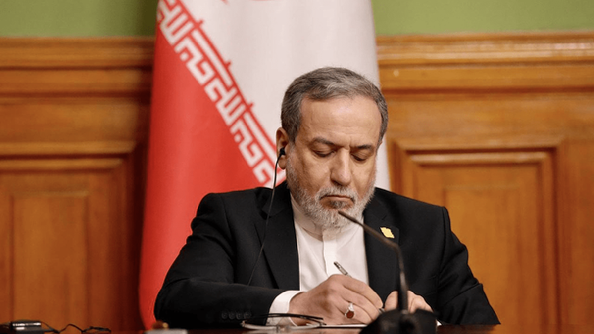 اقامه نماز جماعت در تونل موشکی نیروی هوافضای سپاه پاسداران + فیلم