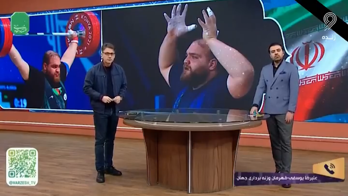 اقامه نماز جماعت در تونل موشکی نیروی هوافضای سپاه پاسداران + فیلم
