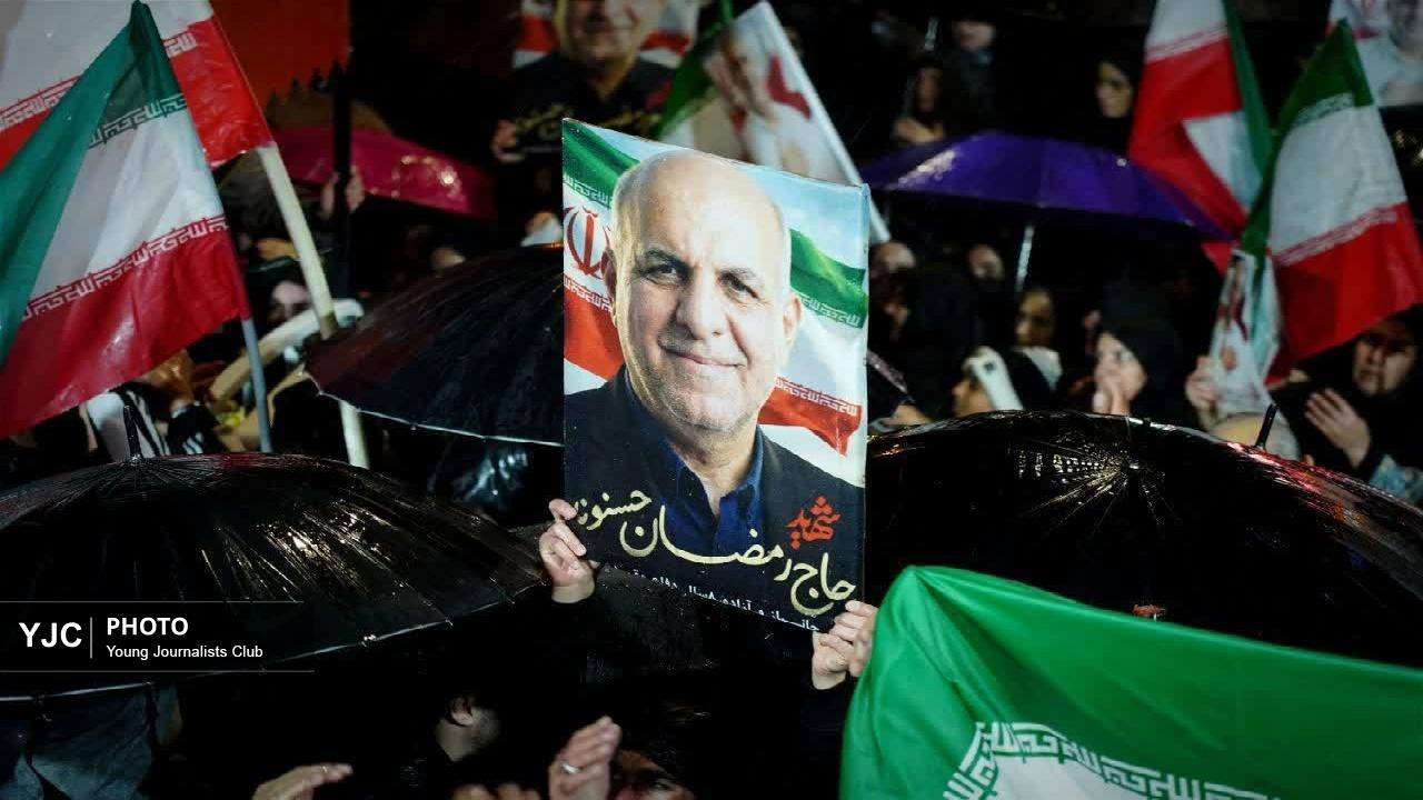 باران عاشقی بر پیکر مطهر شهید حاج رمضان حسنوند در خرم آباد + تصاویر