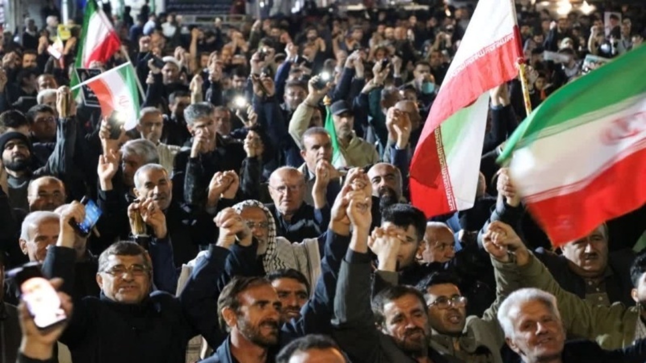 حضور باشکوه اهالی روستای باباپیر در خونخواهی رهبر شهید انقلاب اسلامی