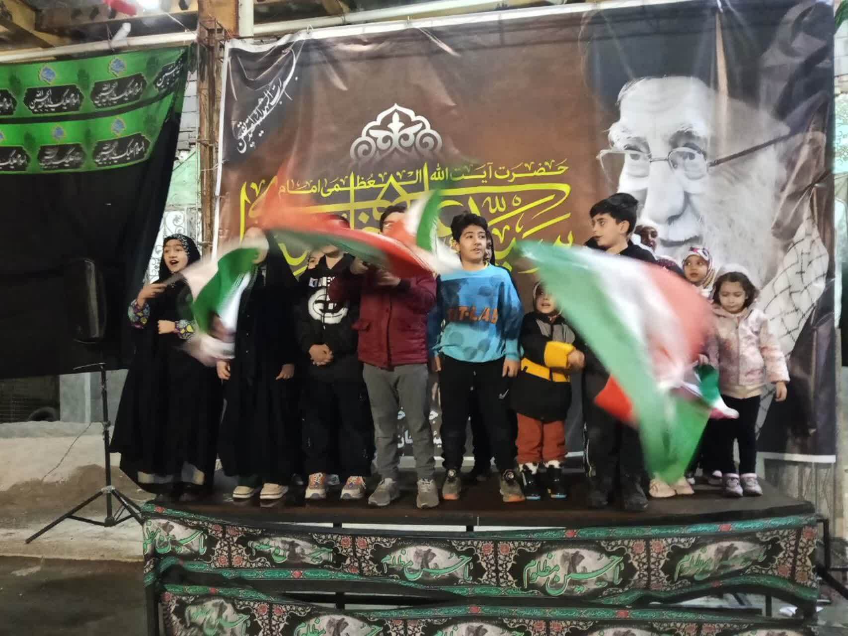 تصاویری از اجرای سرود سلام فرمانده توسط کودکان و نوجوانان خاورشهری