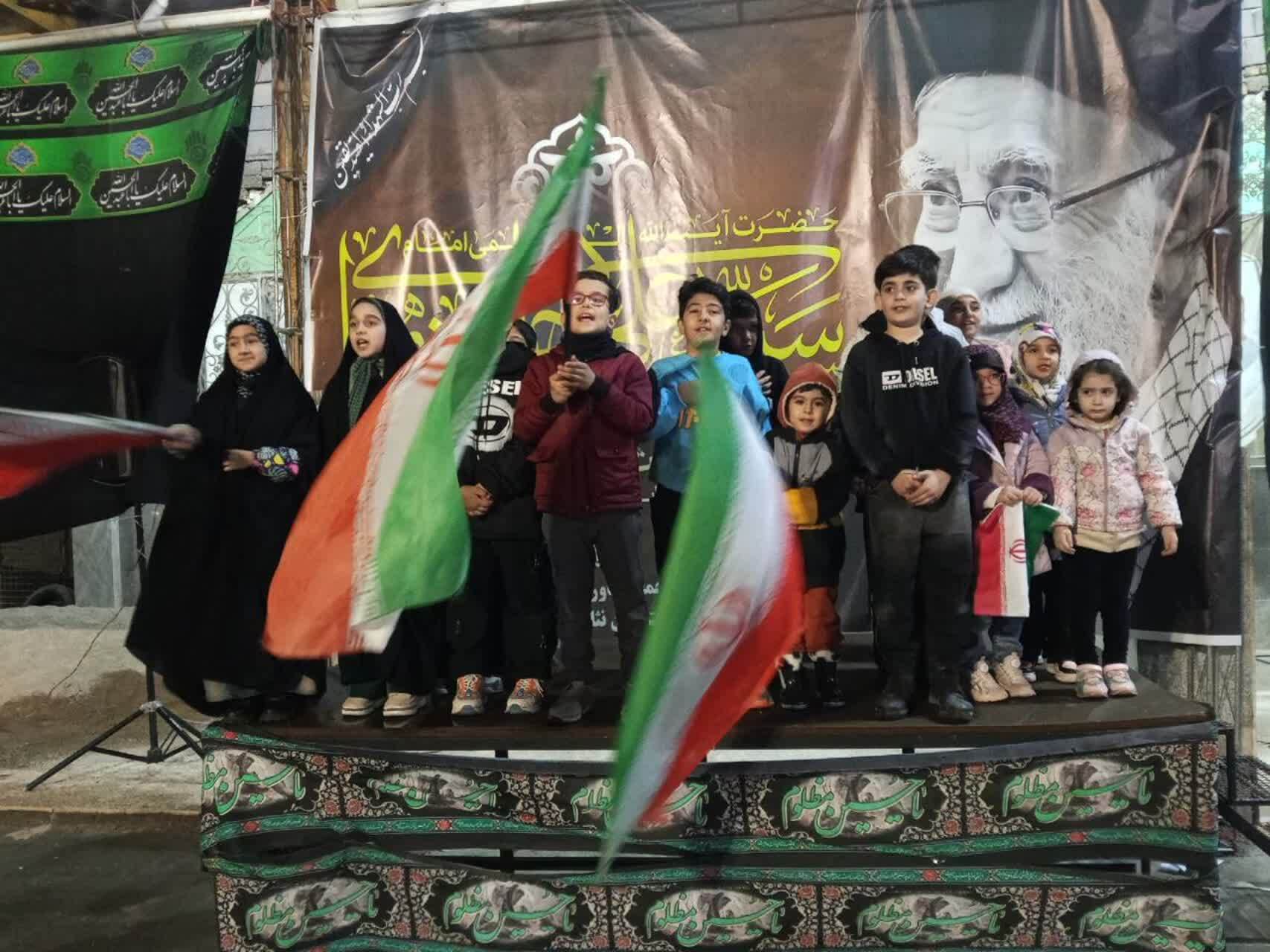 اجرای سرود سلام فرمانده توسط کودکان و نوجوانان خاورشهری