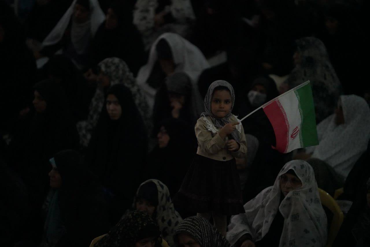 کرمان؛ فریاد اقتدار در سوگ قهرمان/فیلم + عکس کرمان؛ فریاد اقتدار در سوگ قهرمان/فیلم + عکس