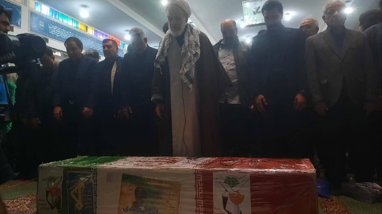 کرمان؛ فریاد اقتدار در سوگ قهرمان/فیلم + عکس کرمان؛ فریاد اقتدار در سوگ قهرمان/فیلم + عکس