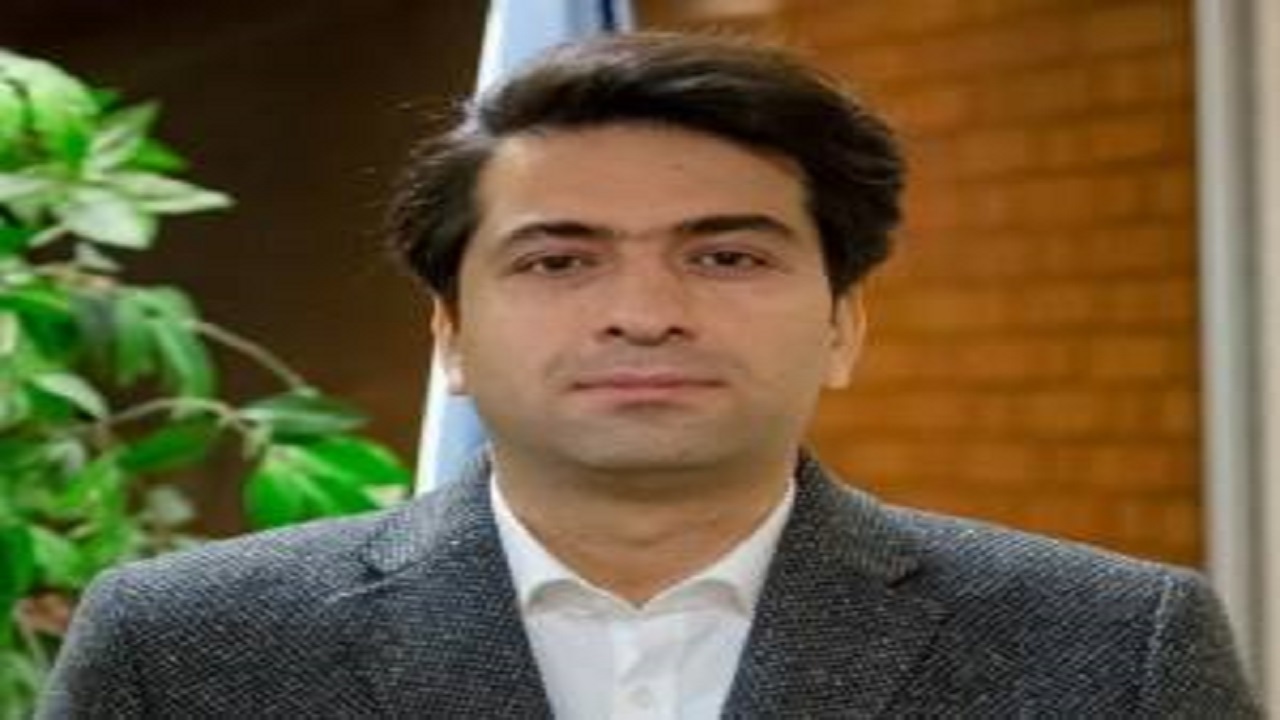 دل نوشته محمد معتمدی برای ایران؛ این صفحه از تاریخ به ما چشم دوخته است