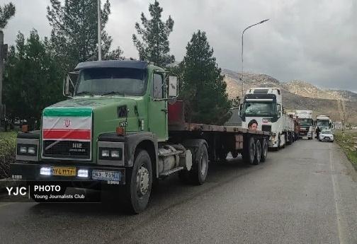 بیعت کامیون داران خرم آبادی با مقام معظم رهبری و اعلام حمایت از رزمندگان جنگ رمضان + تصاویر