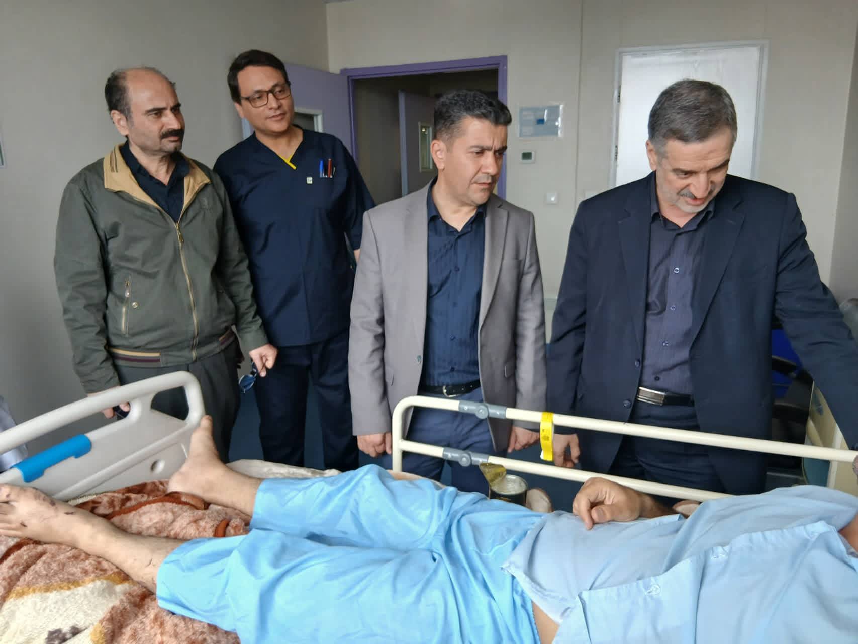 عیادت معاون وزیر بهداشت از مجروحان جنگی قم