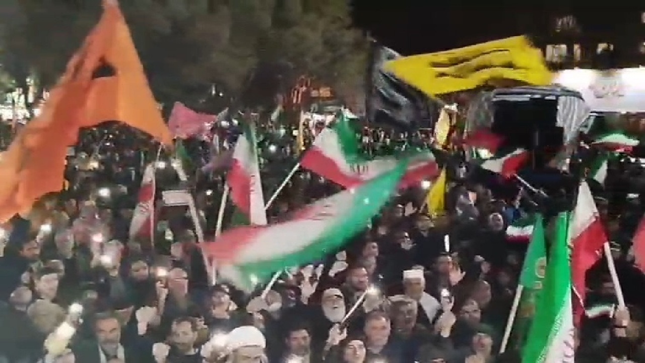 تصاویر هوایی اجتماع پرشکوه امشب بروجردی‌ها + فیلم