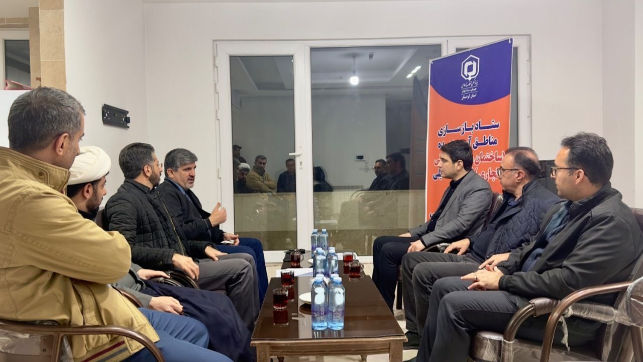 بازدید استاندار کردستان از ستاد بازسازی مناطق آسیب‌دیده و تأکید بر تسریع در پرداخت خسارت‌ها