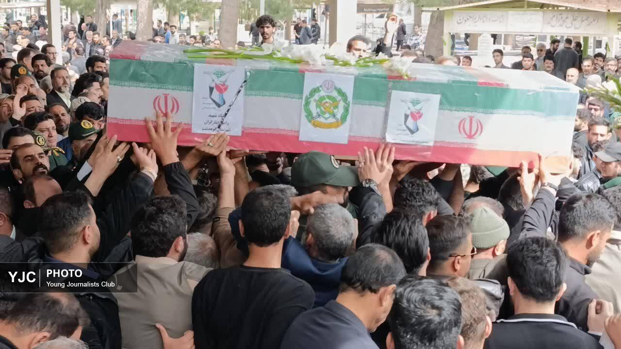 تشییع و خاکسپاری پیکر پاک شهید خلبان، محمد بیاتی در کوهدشت + فیلم