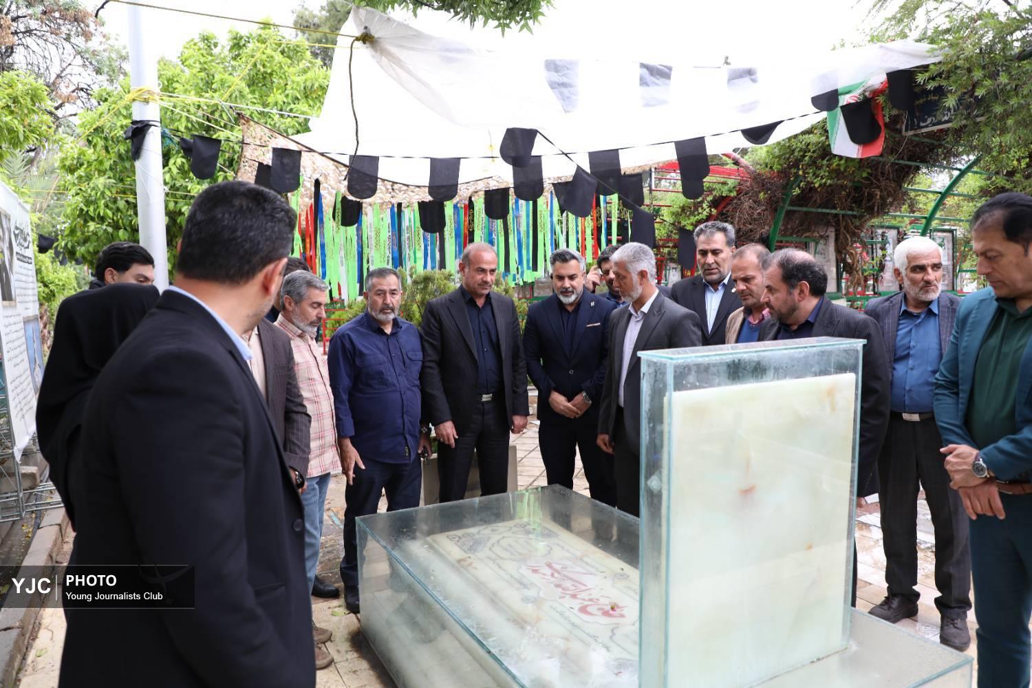 تجدید میثاق ورزشکاران فارس با شهدا در شیراز + تصاویر
